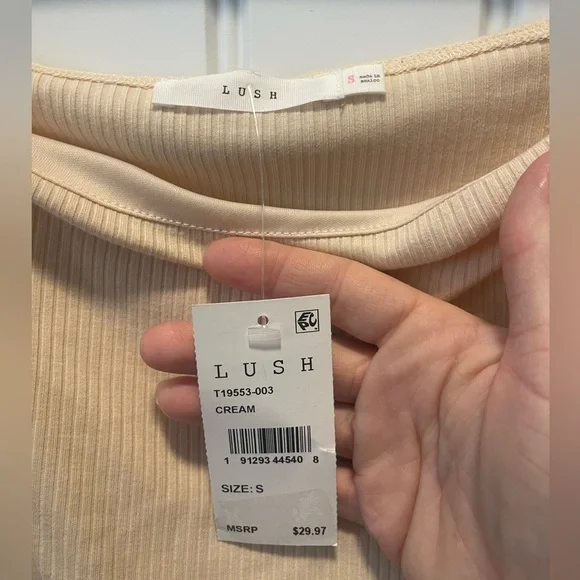 Lush Top - Picture 3 of 3